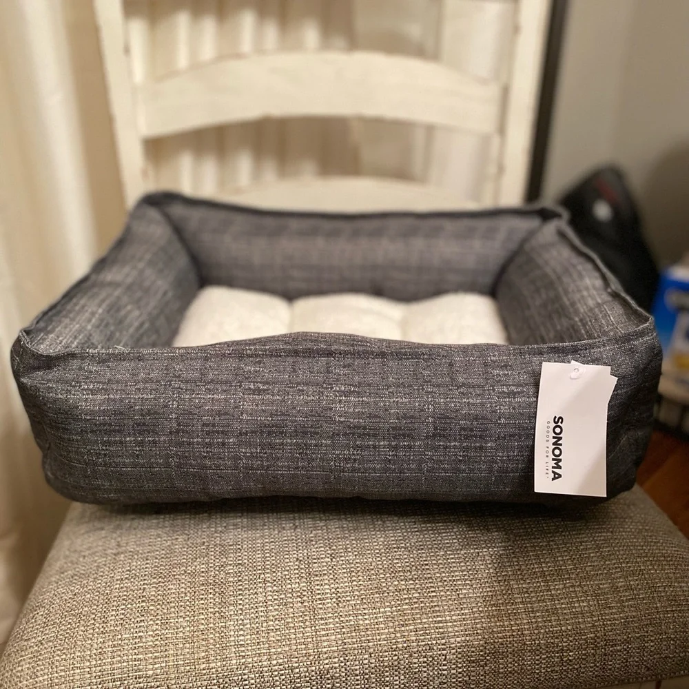 🤩brand new wtags. Pet cuddle bed. Grey and off white colors.I have two of them.